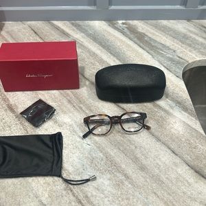 Ferragamo Glases NWT
